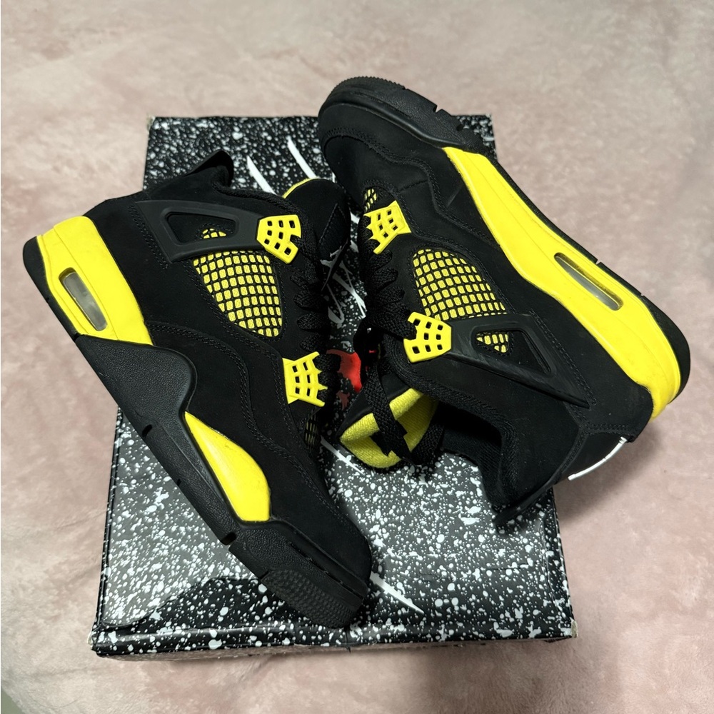 Air Jordan 4 Yellow Thunder Retro Sneakers